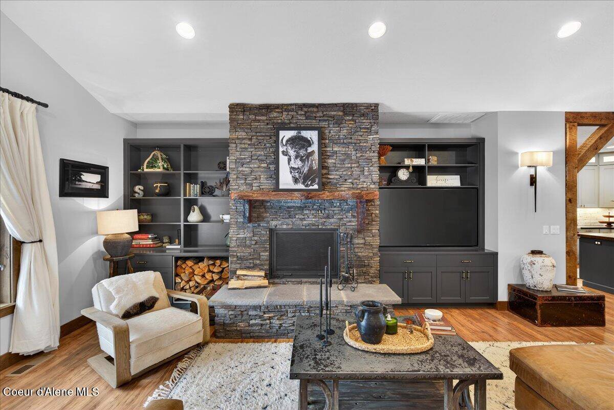 505 Chippewa Trl, Sagle, ID 83860