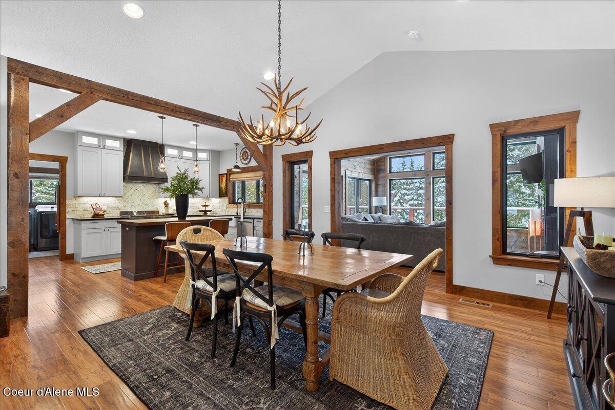 505 Chippewa Trl, Sagle, ID 83860