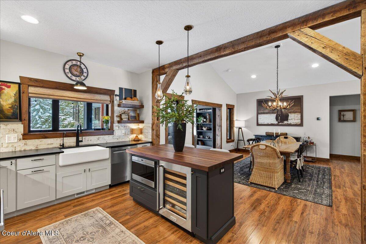 505 Chippewa Trl, Sagle, ID 83860