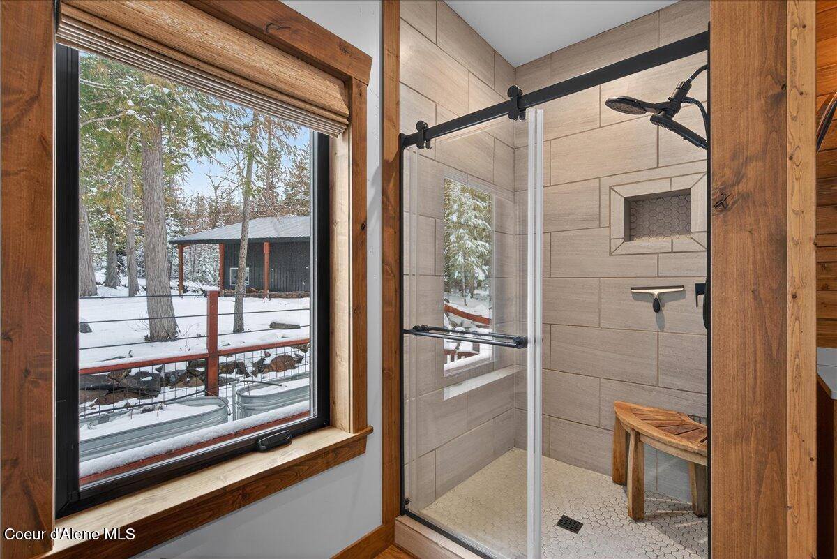 505 Chippewa Trl, Sagle, ID 83860