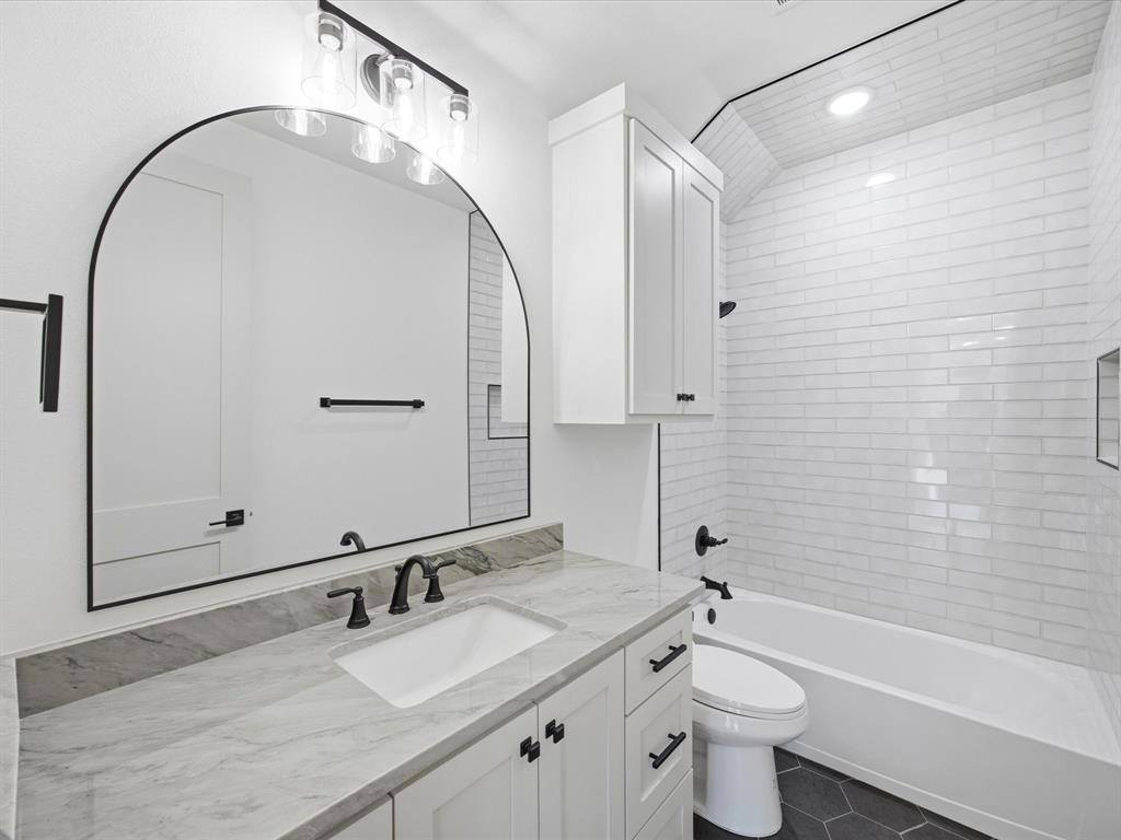 305 Dylan Way, Midlothian, TX 76065