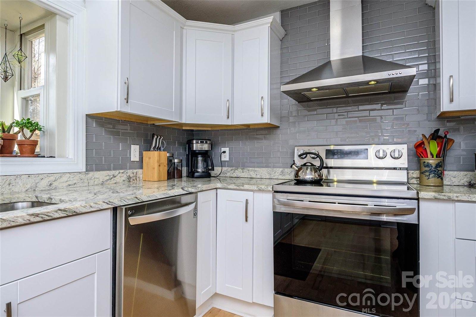 116 Thornbird Avenue, Hendersonville, NC 28792