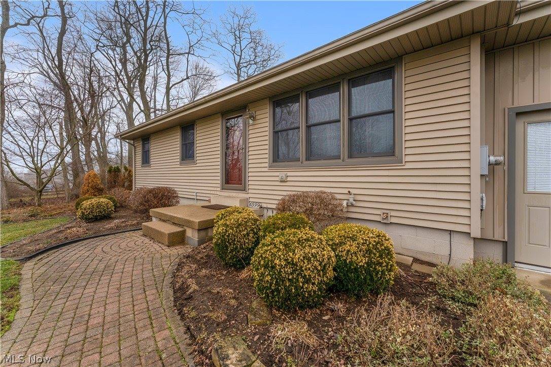 6599 Struthers Road, Poland, OH 44514