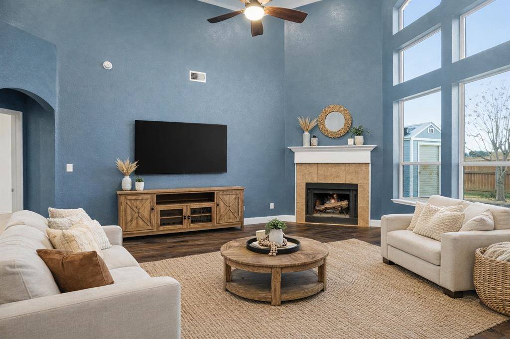 508 Lakeview Circle, Burleson, TX 76028