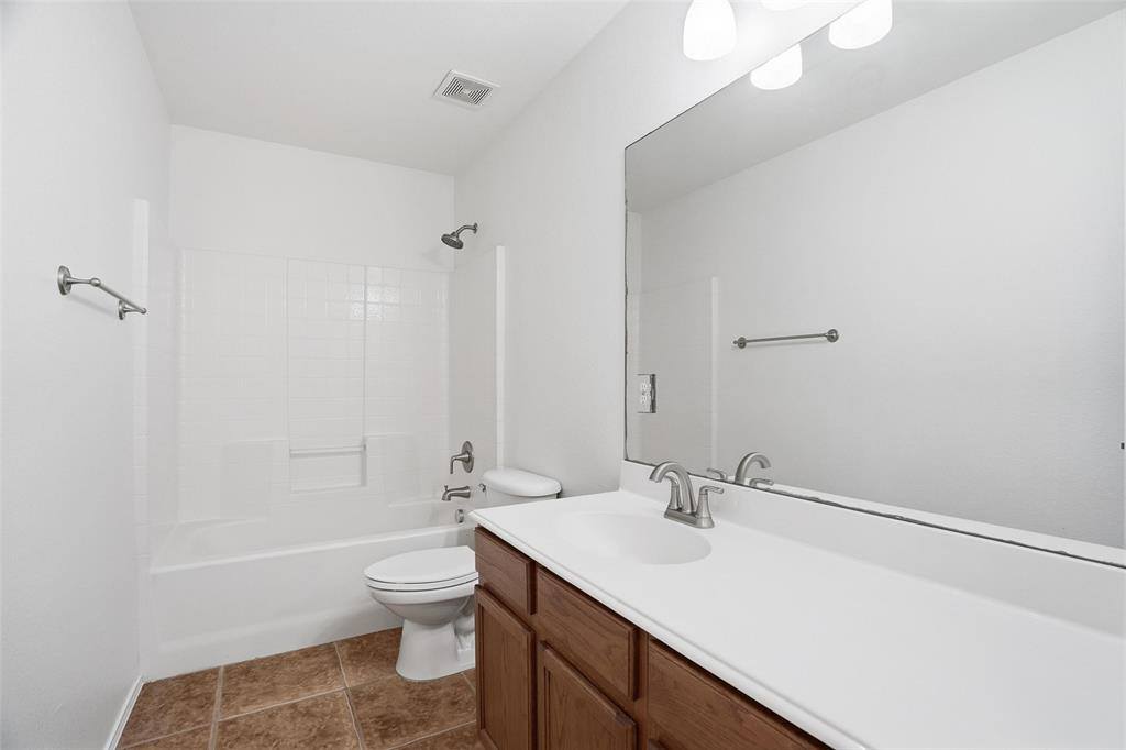 508 Lakeview Circle, Burleson, TX 76028