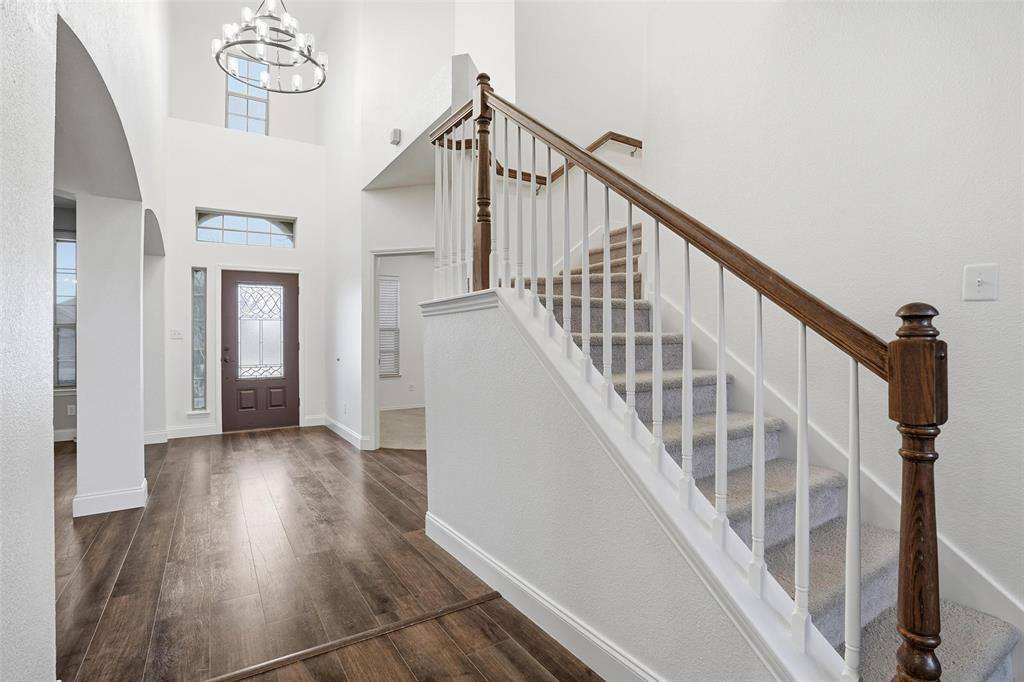 508 Lakeview Circle, Burleson, TX 76028