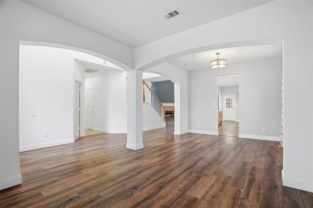 508 Lakeview Circle, Burleson, TX 76028