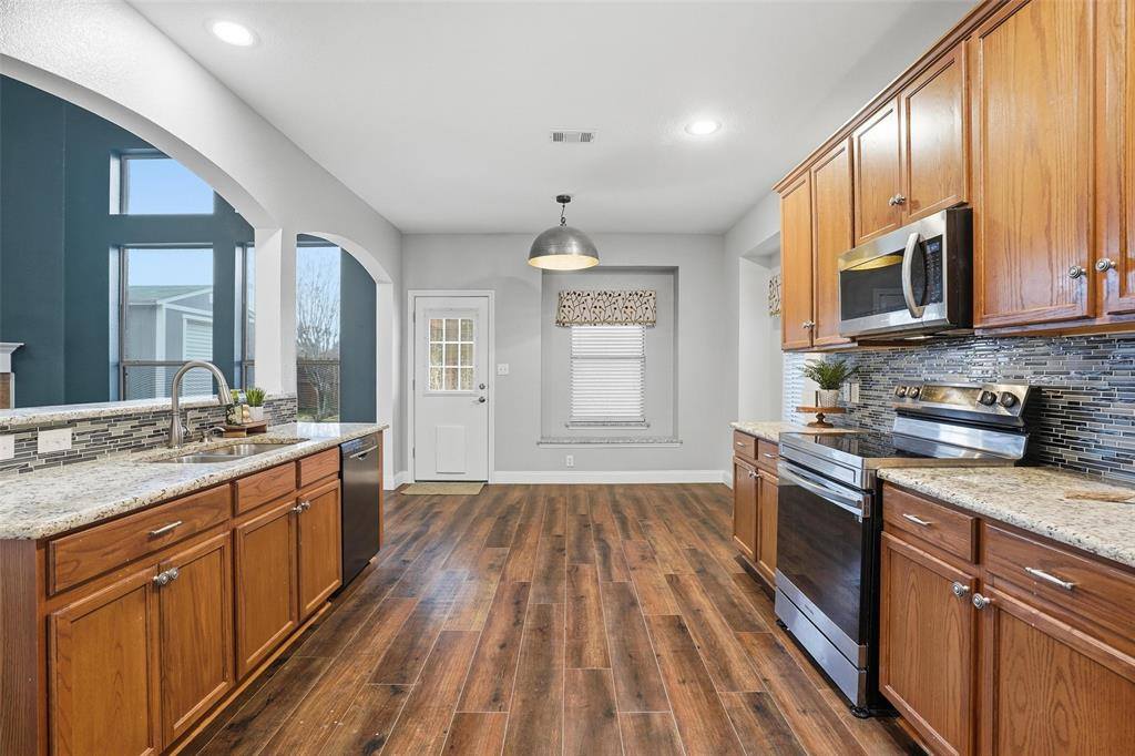 508 Lakeview Circle, Burleson, TX 76028