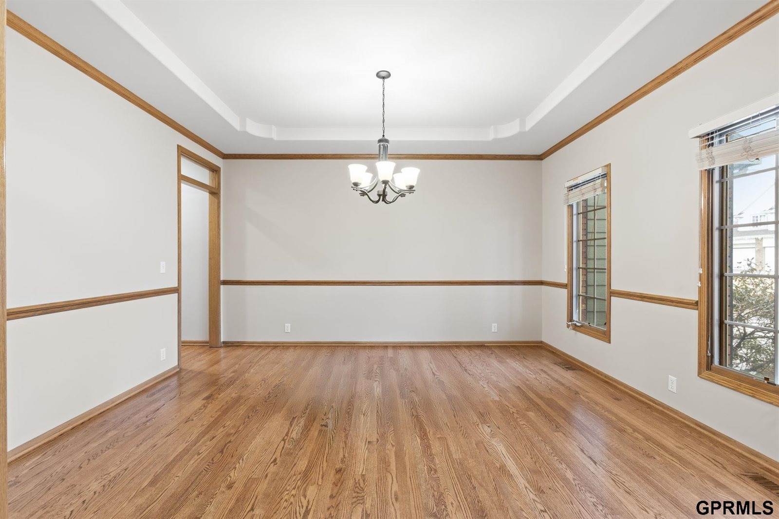 907 Woodland Avenue, Papillion, NE 68046