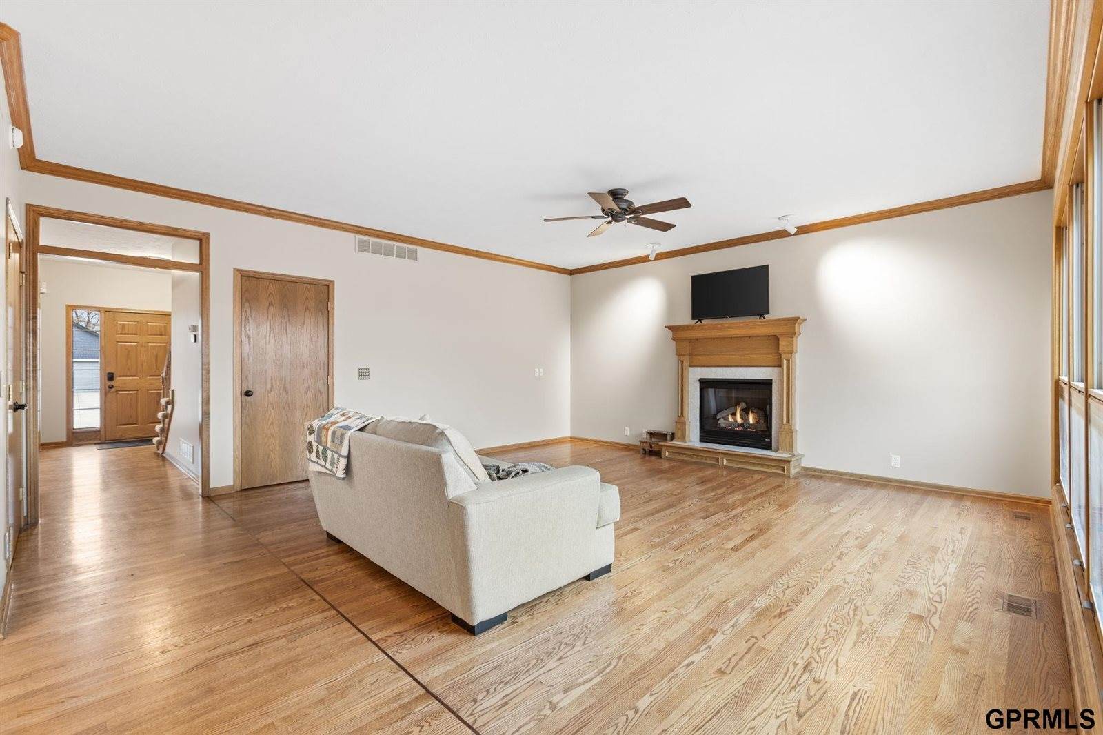 907 Woodland Avenue, Papillion, NE 68046