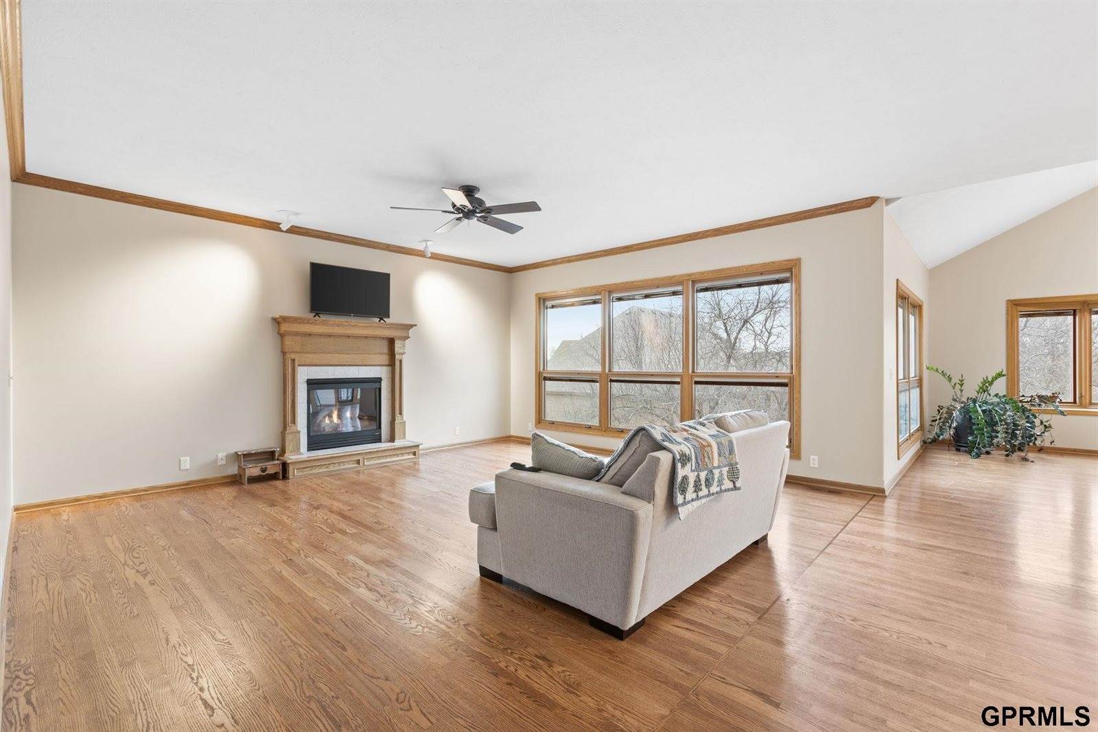 907 Woodland Avenue, Papillion, NE 68046