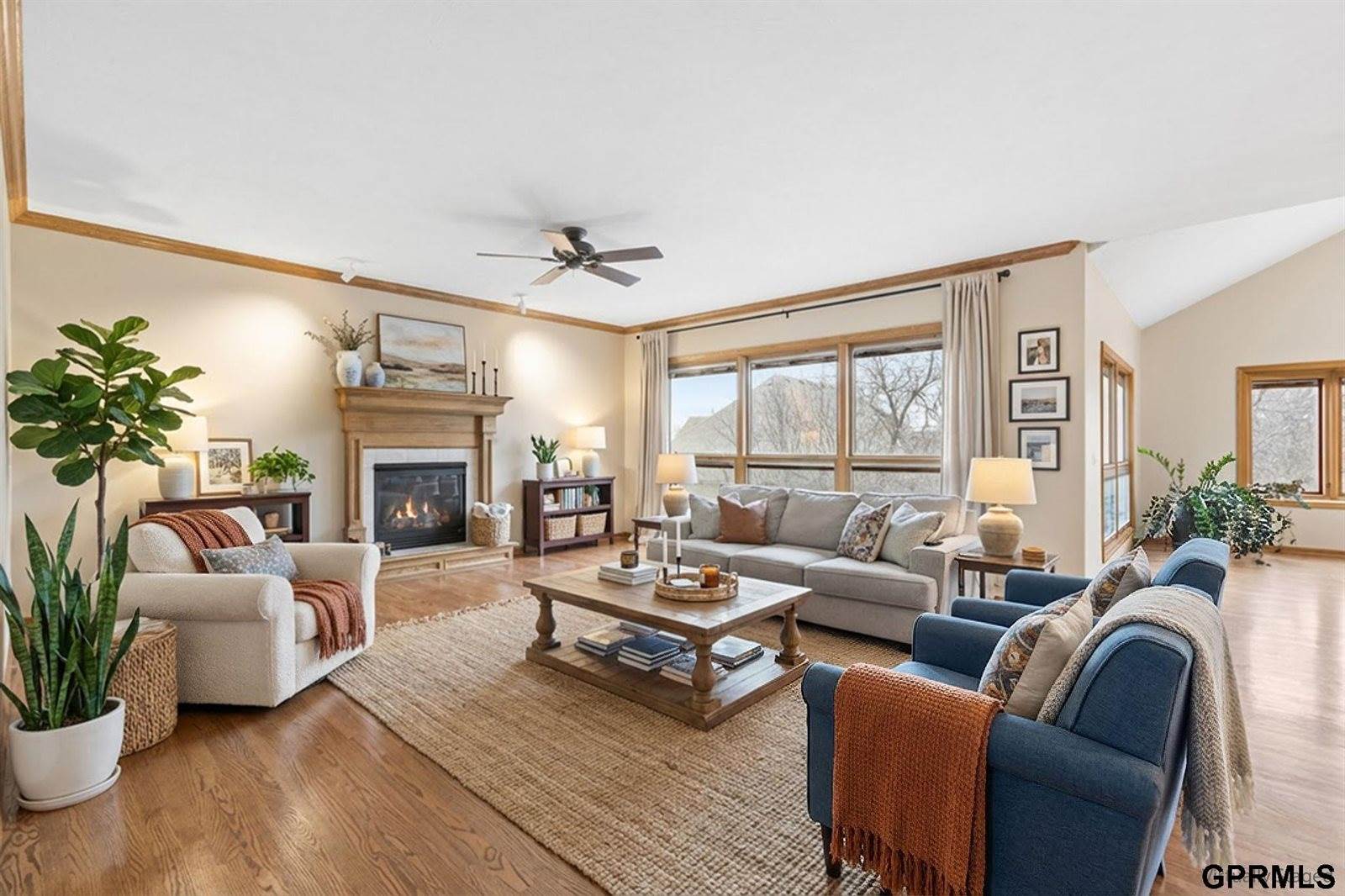 907 Woodland Avenue, Papillion, NE 68046