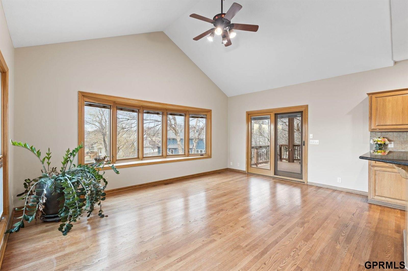 907 Woodland Avenue, Papillion, NE 68046