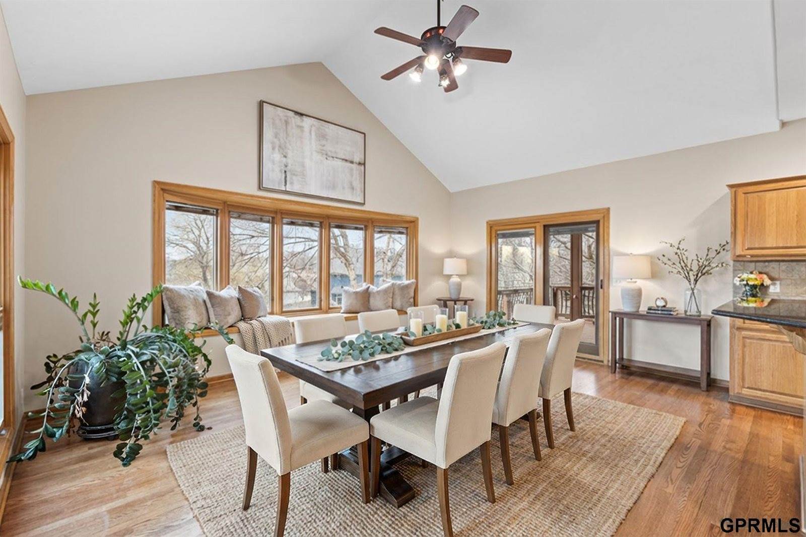 907 Woodland Avenue, Papillion, NE 68046