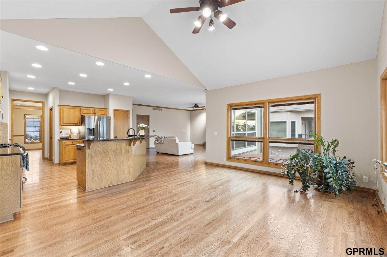 907 Woodland Avenue, Papillion, NE 68046