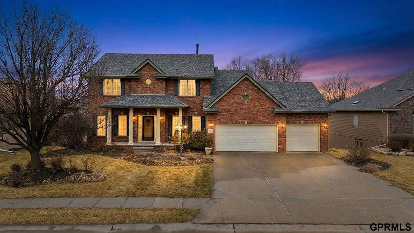 907 Woodland Avenue, Papillion, NE 68046