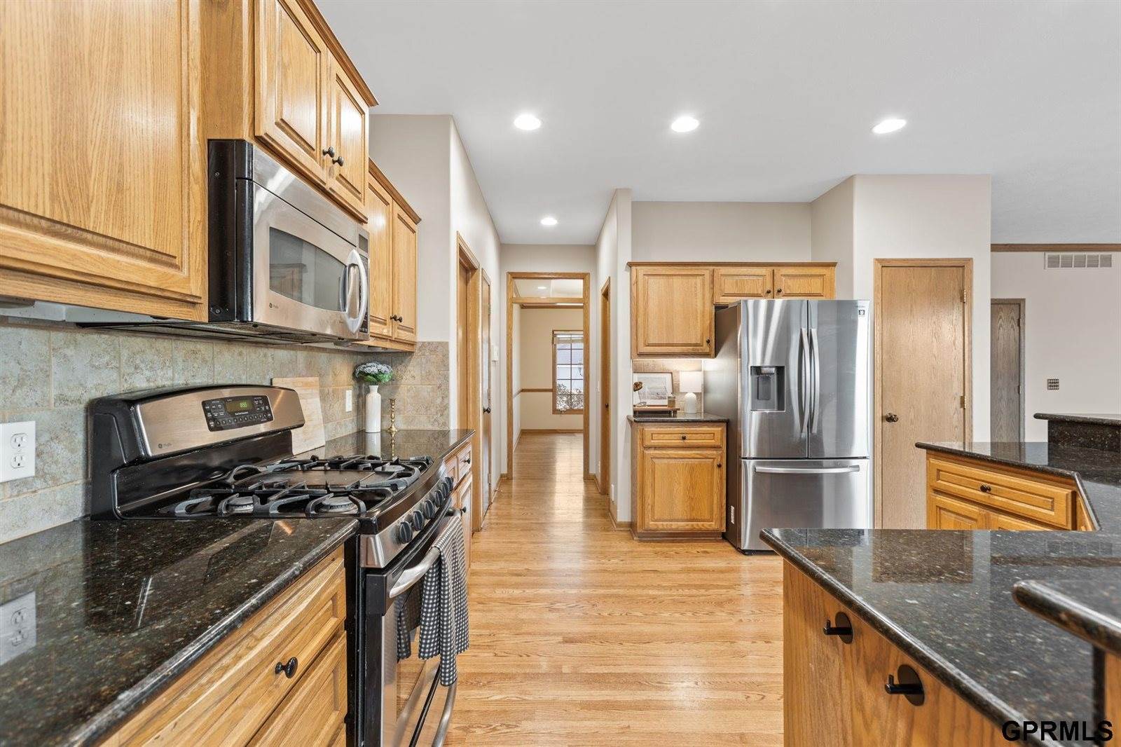 907 Woodland Avenue, Papillion, NE 68046