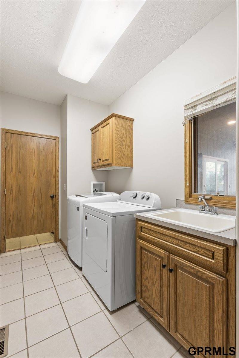 907 Woodland Avenue, Papillion, NE 68046