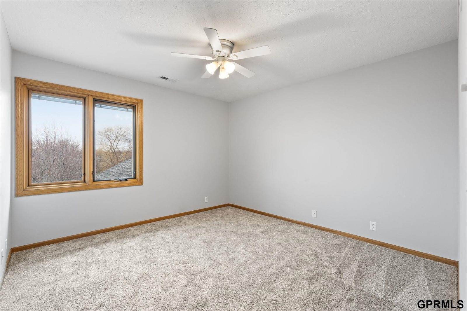 907 Woodland Avenue, Papillion, NE 68046