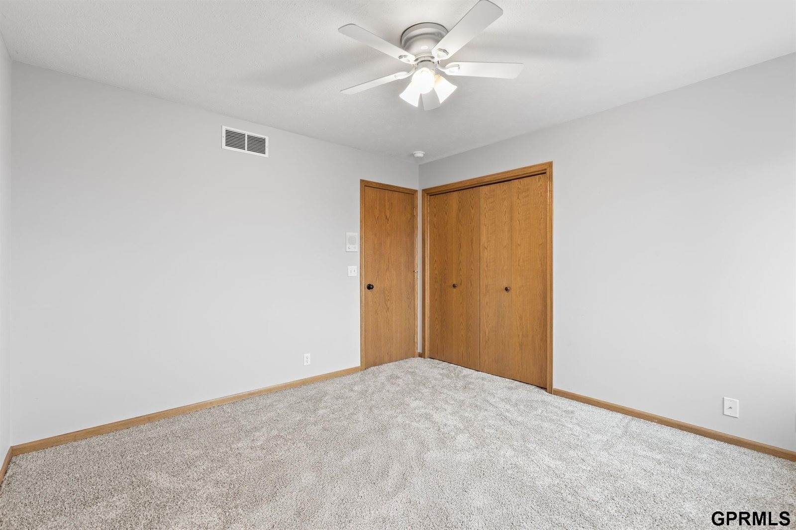 907 Woodland Avenue, Papillion, NE 68046