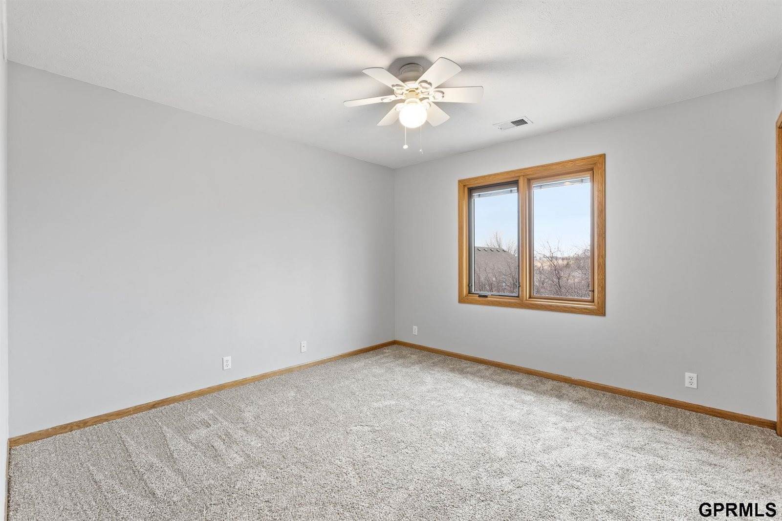 907 Woodland Avenue, Papillion, NE 68046