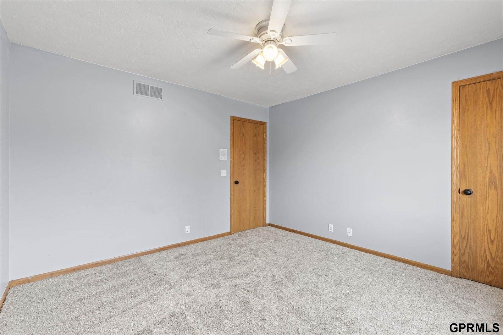 907 Woodland Avenue, Papillion, NE 68046