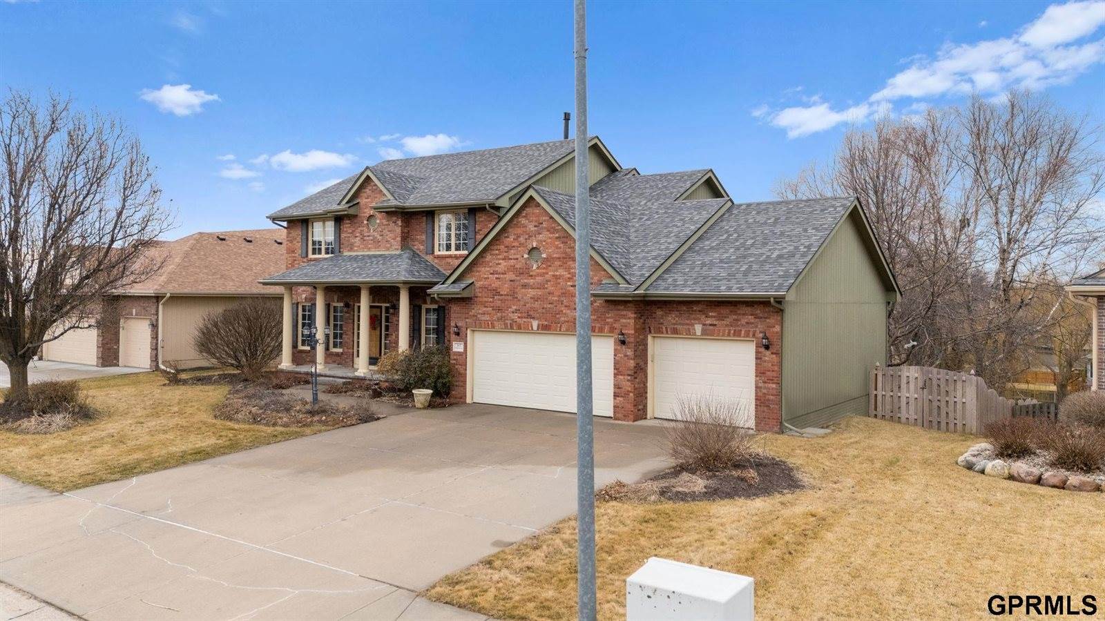 907 Woodland Avenue, Papillion, NE 68046