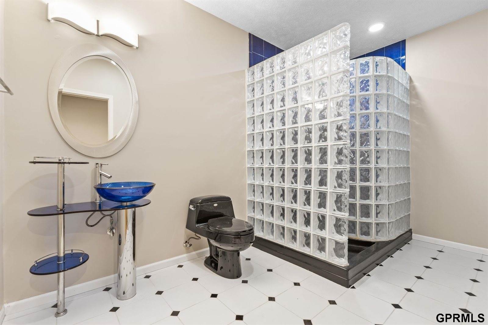 907 Woodland Avenue, Papillion, NE 68046