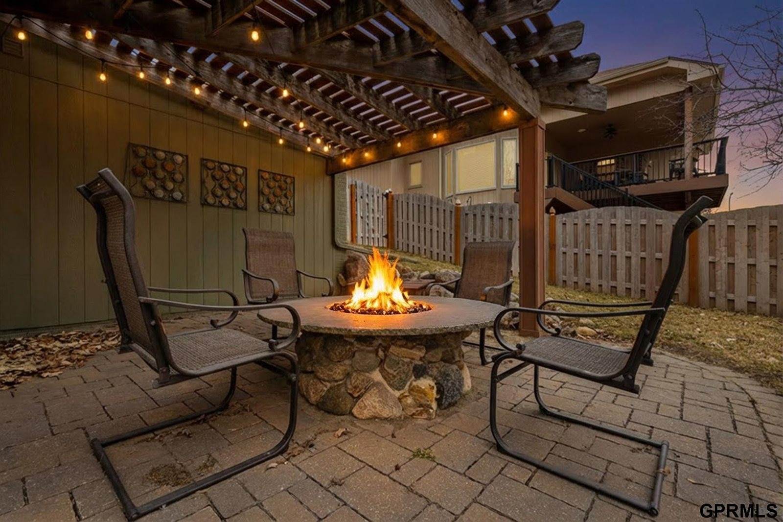 907 Woodland Avenue, Papillion, NE 68046