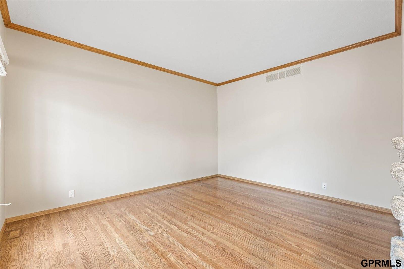 907 Woodland Avenue, Papillion, NE 68046