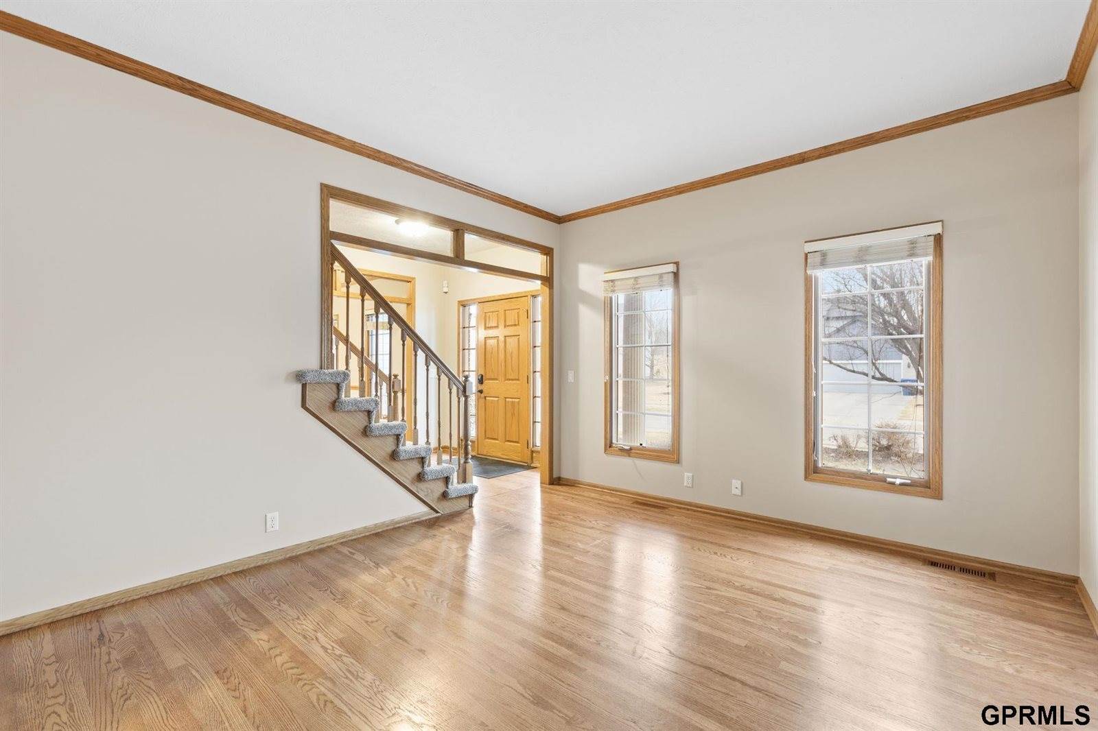 907 Woodland Avenue, Papillion, NE 68046