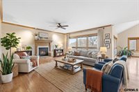 907 Woodland Avenue, Papillion, NE 68046