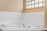 907 Woodland Avenue, Papillion, NE 68046