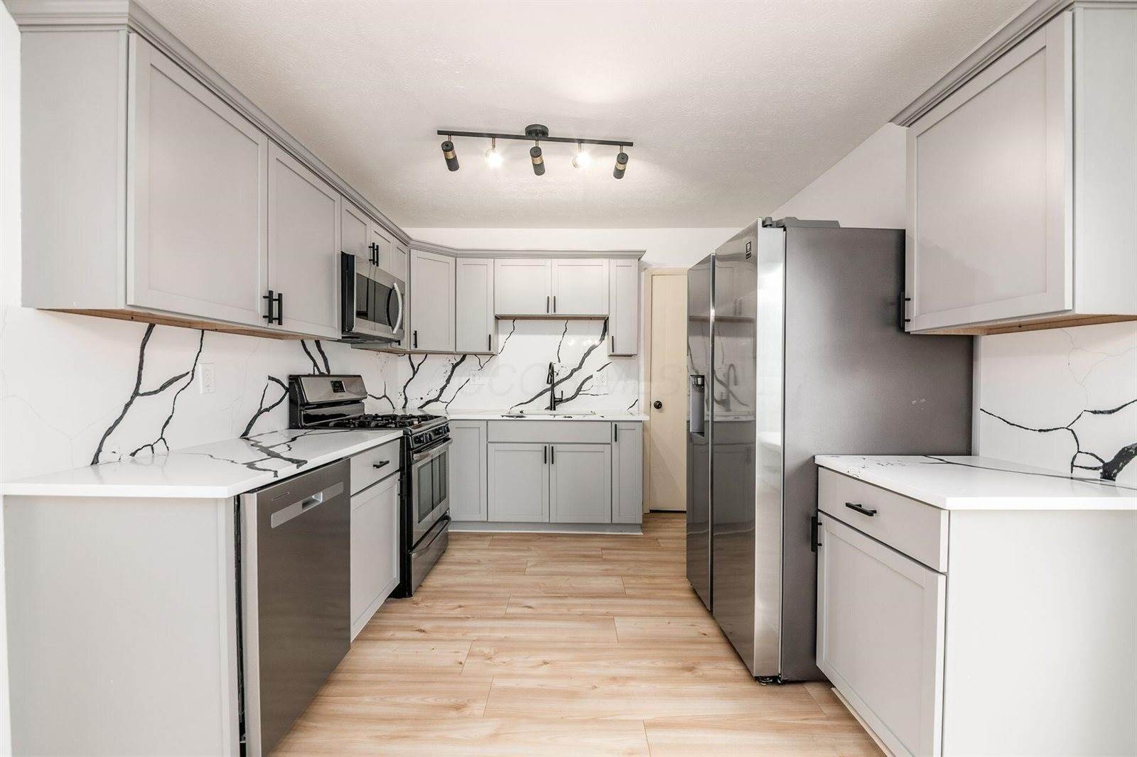 2350 Edenburgh Drive South, Columbus, OH 43219