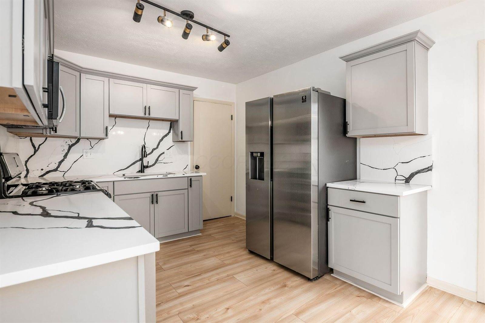 2350 Edenburgh Drive South, Columbus, OH 43219