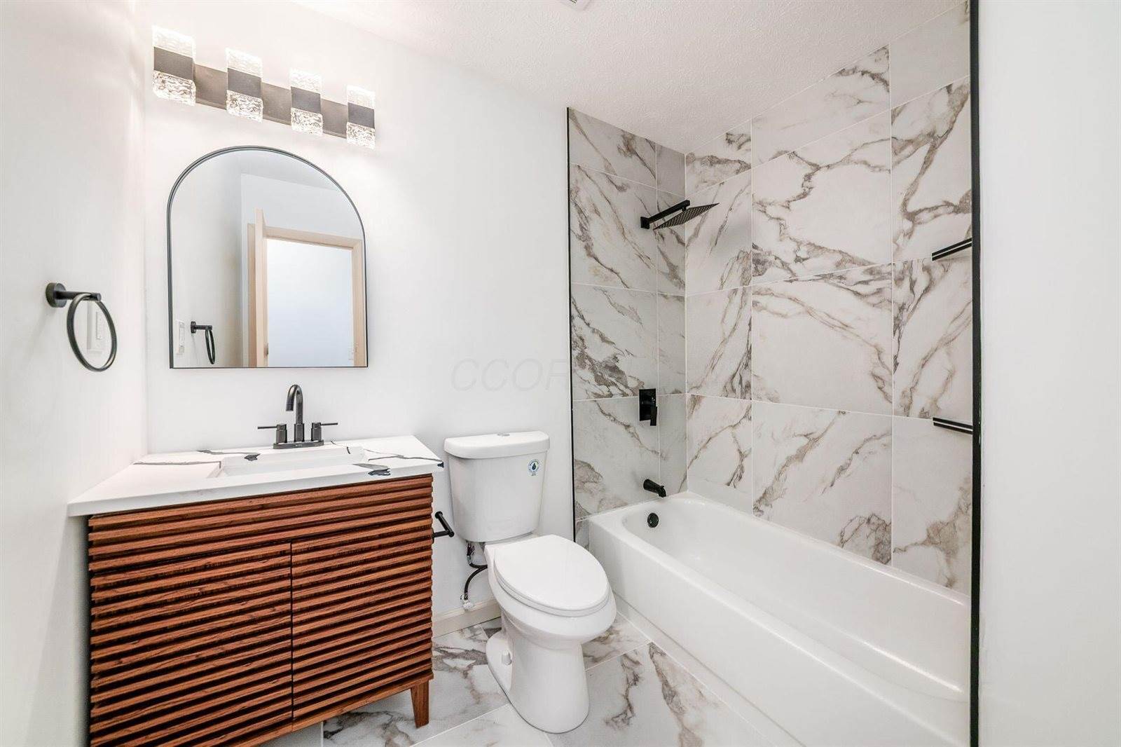 2350 Edenburgh Drive South, Columbus, OH 43219