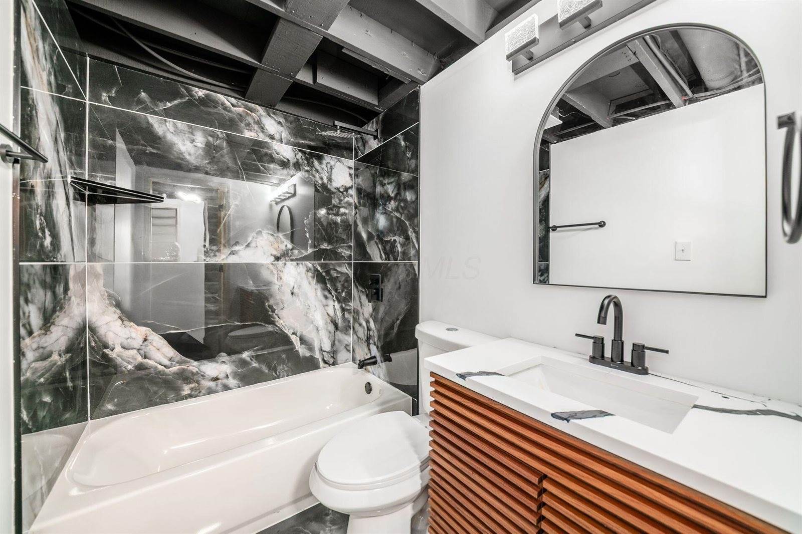 2350 Edenburgh Drive South, Columbus, OH 43219