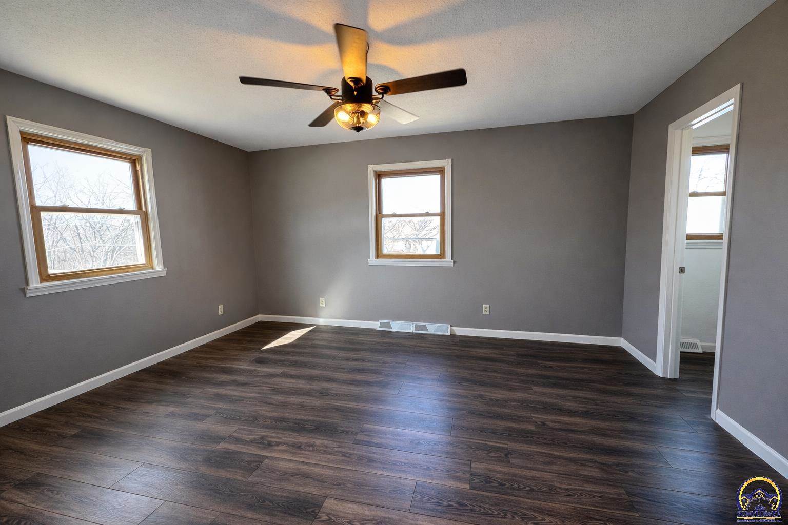 4330 SE 25th ST, Topeka, KS 66605