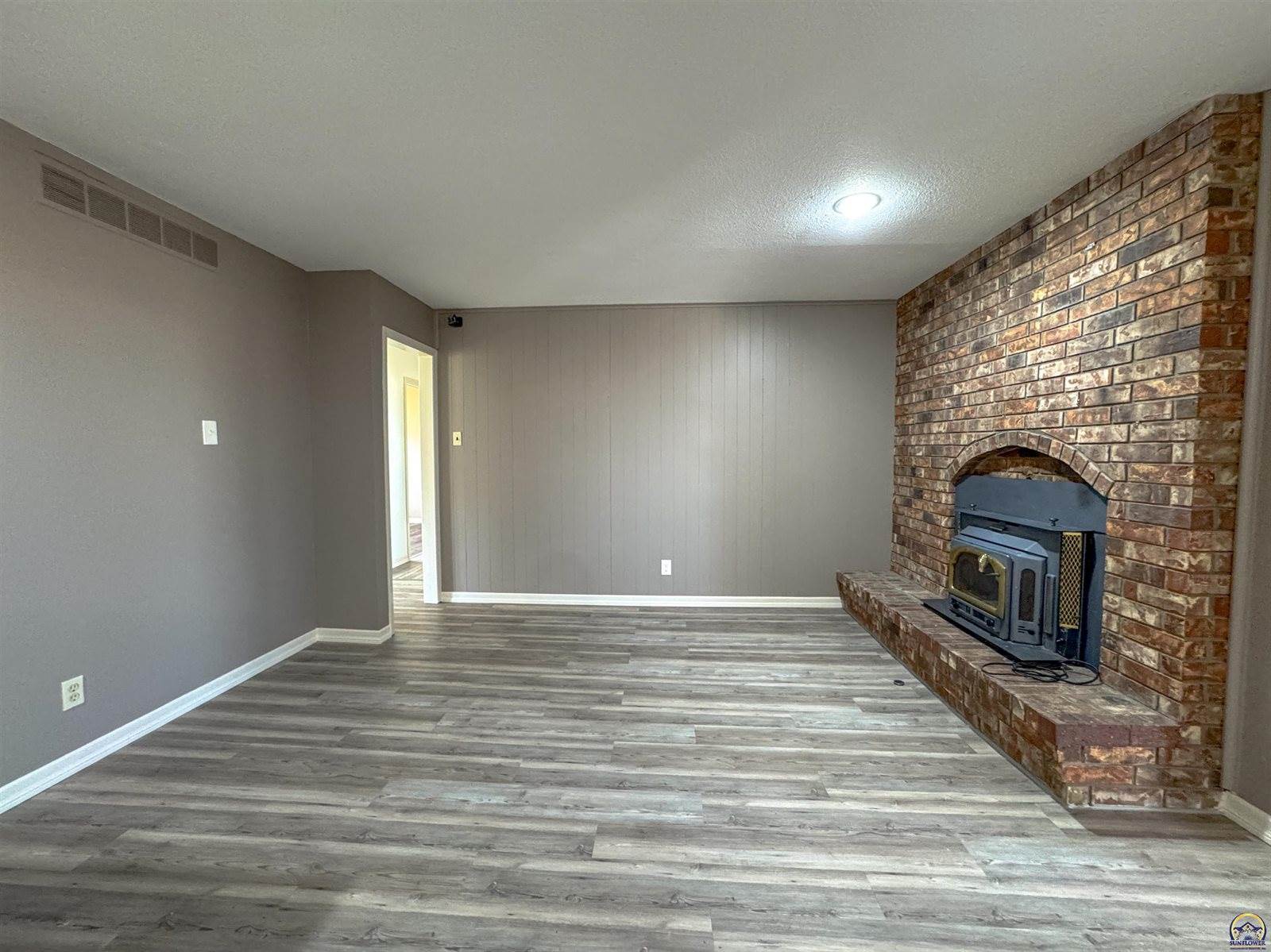 4330 SE 25th ST, Topeka, KS 66605