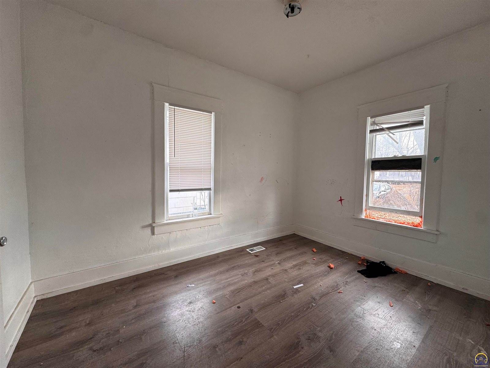 216 SE Lake St, Topeka, KS 66607