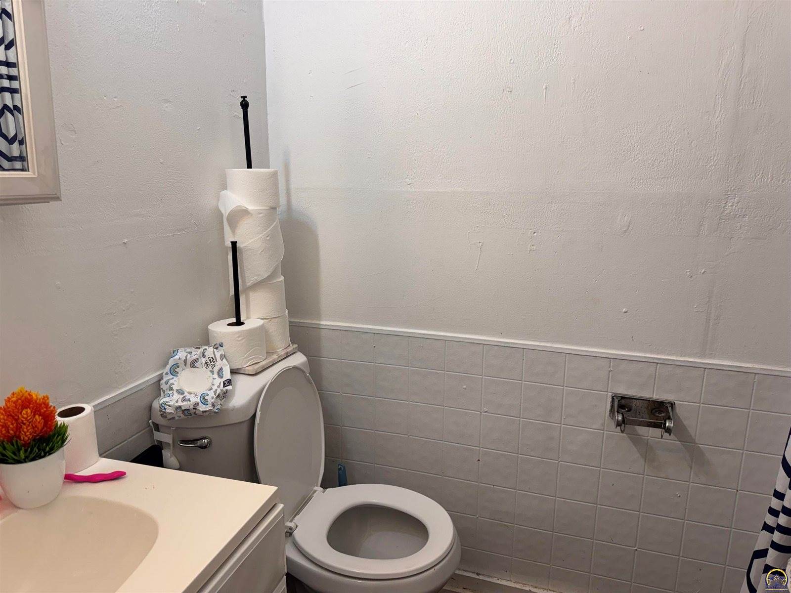 216 SE Lake St, Topeka, KS 66607