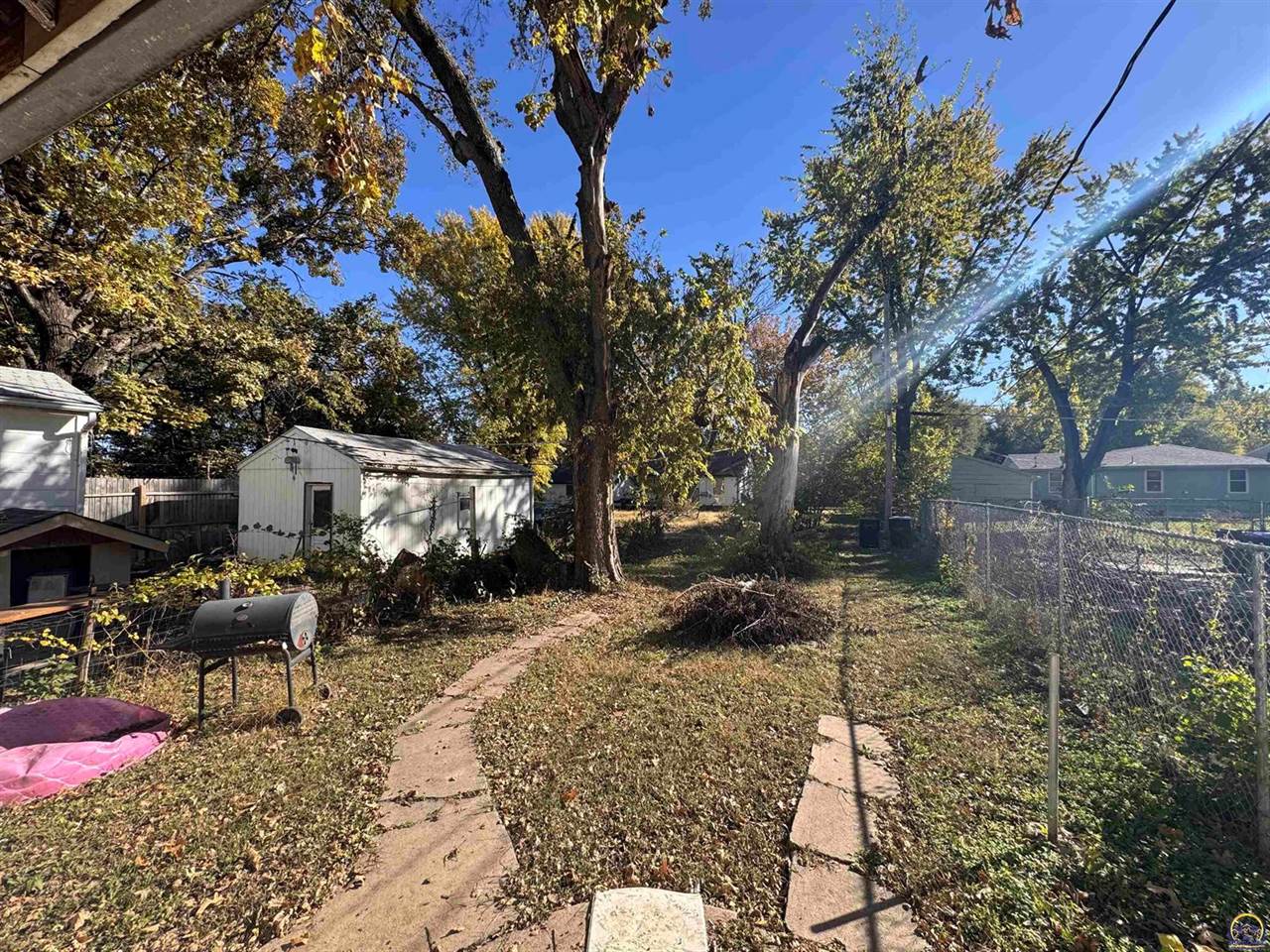 216 SE Lake St, Topeka, KS 66607