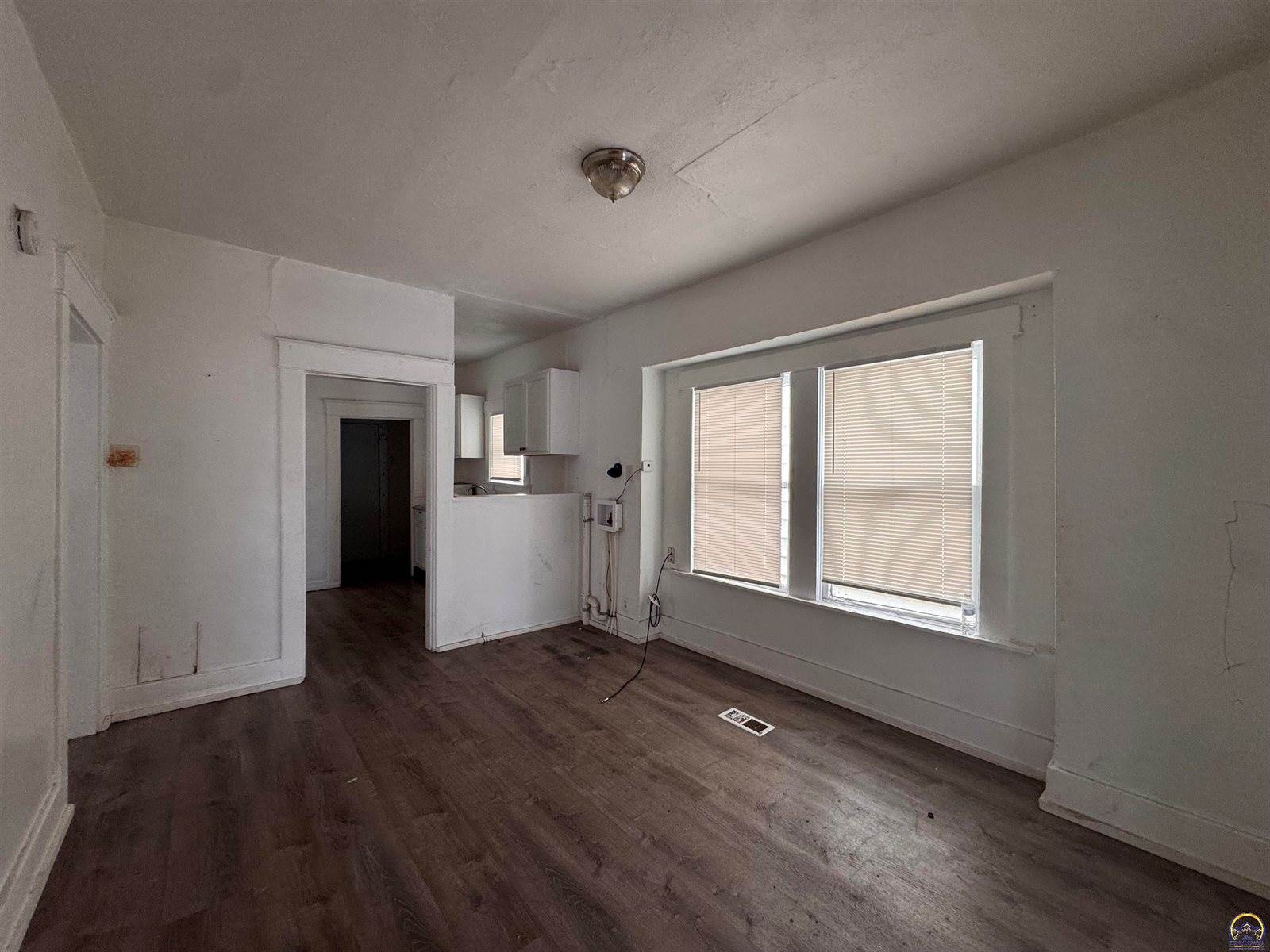 216 SE Lake St, Topeka, KS 66607