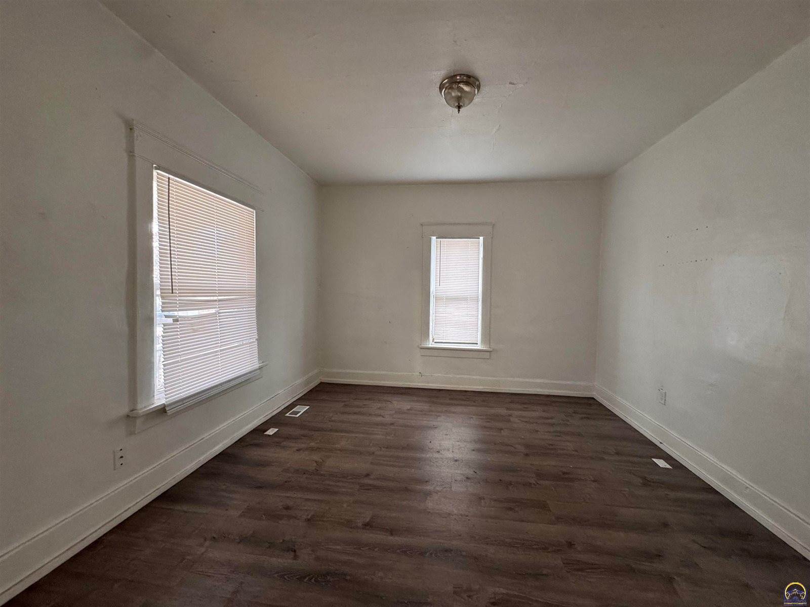 216 SE Lake St, Topeka, KS 66607