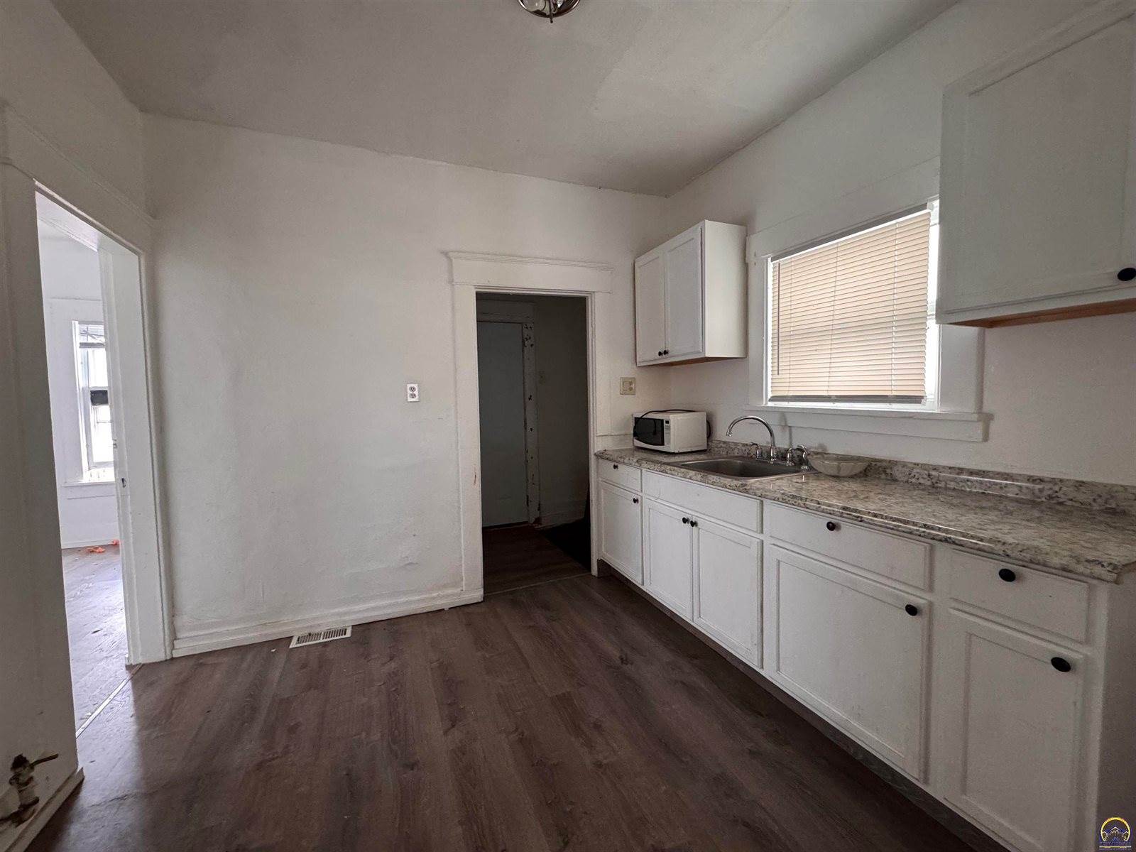 216 SE Lake St, Topeka, KS 66607