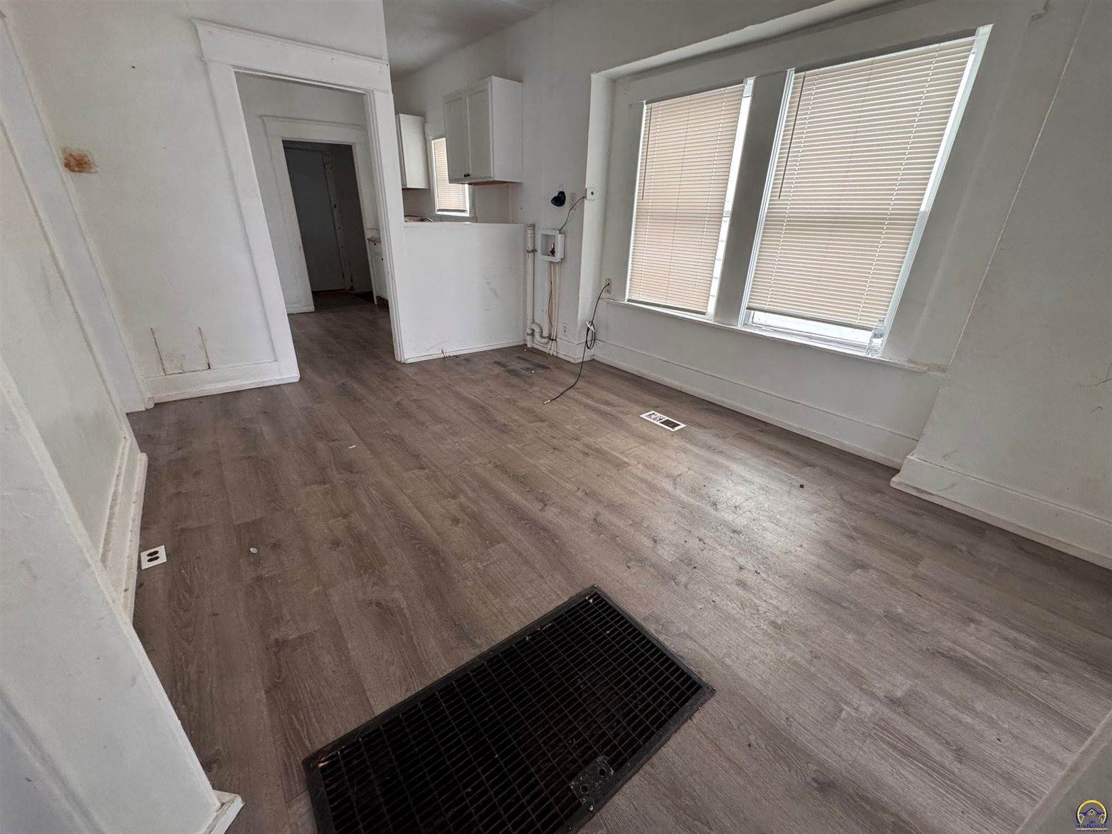 216 SE Lake St, Topeka, KS 66607