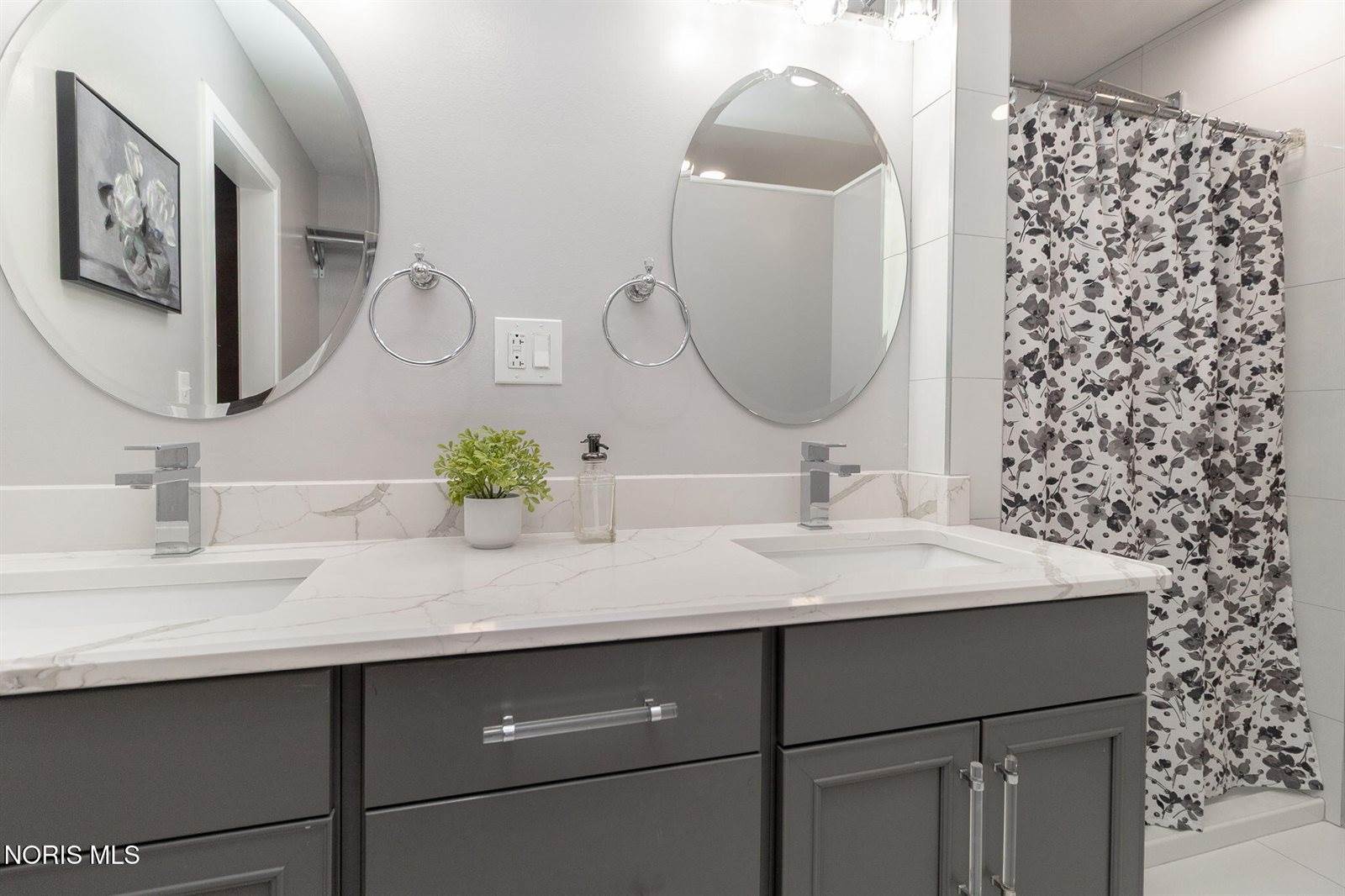 3158 Oak Grove Place, Toledo, OH 43613