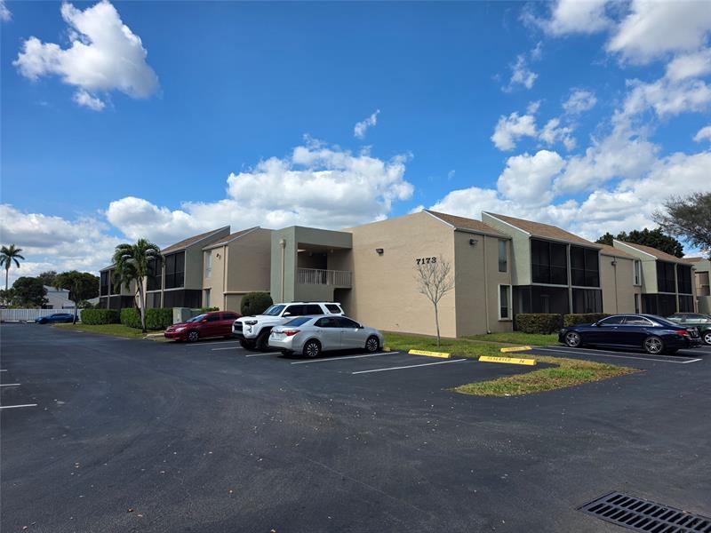 7173 Orange Dr 120, Davie, FL 33314