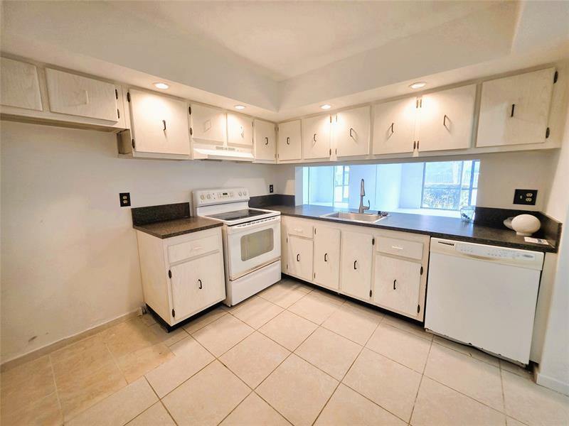 7173 Orange Dr 120, Davie, FL 33314