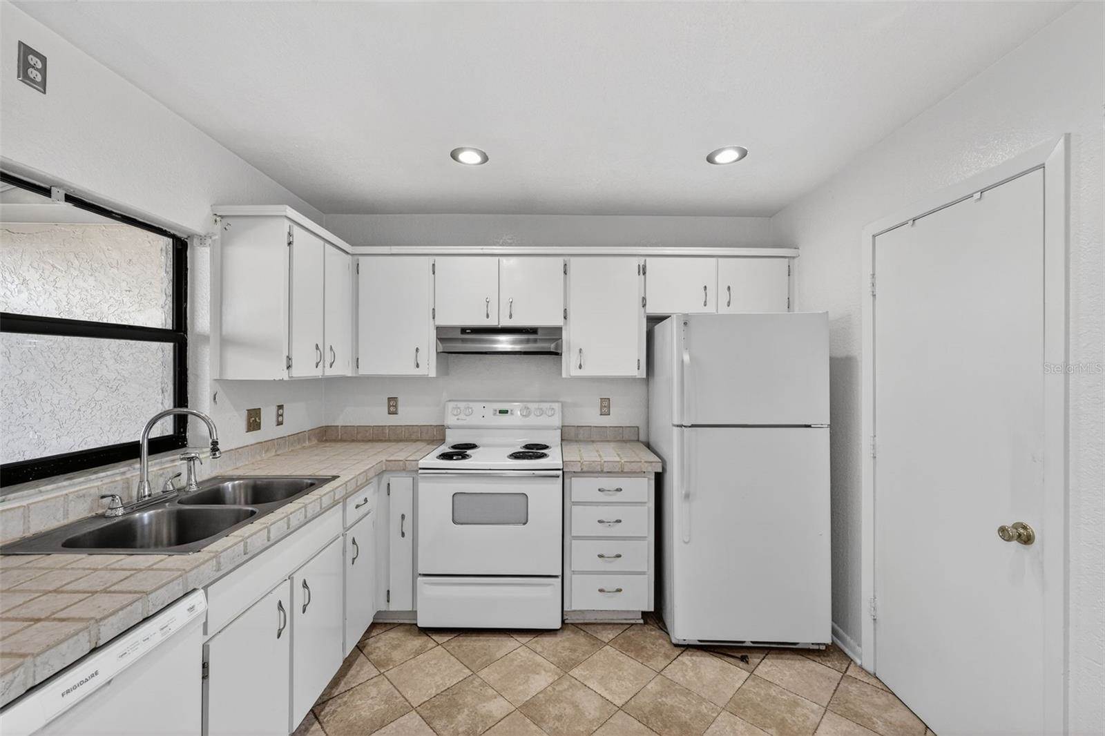 15305 Morning Drive, Lutz, FL 33559